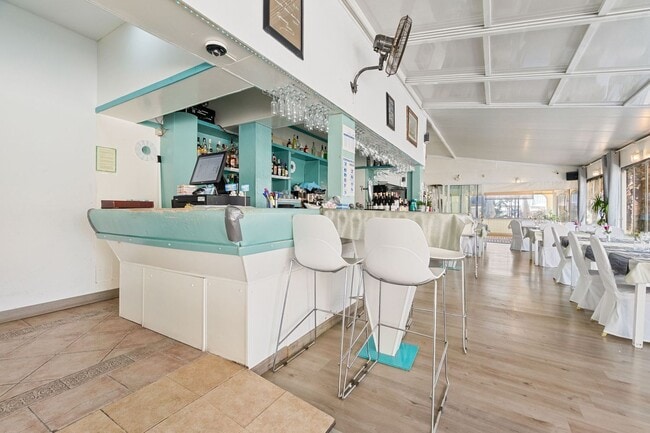 Más detalles de Lloc Puerto Deportivo, 4, Torrevieja - Local en alquiler