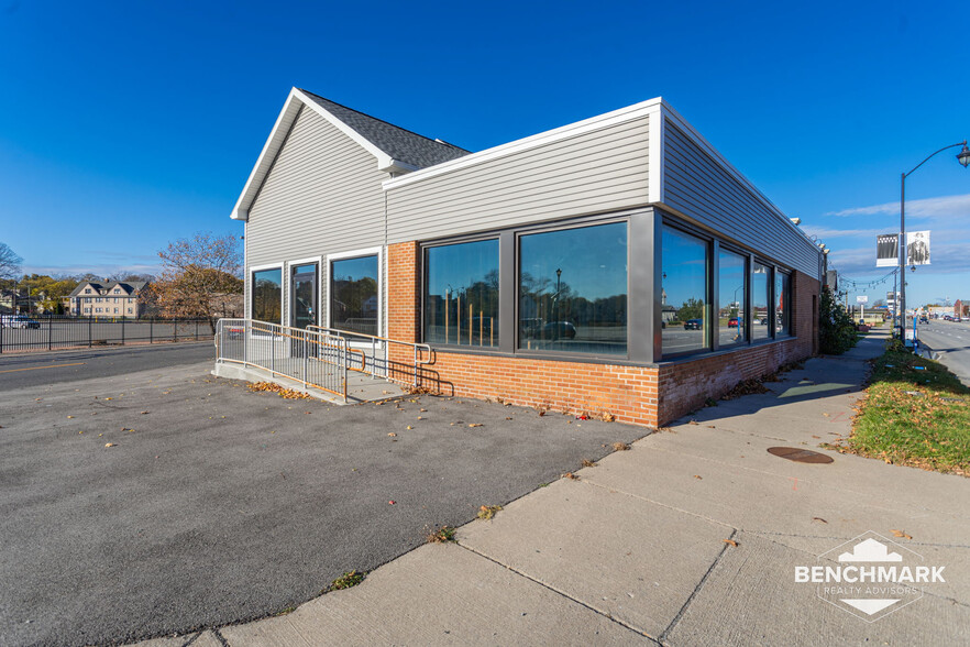 211 W Ridge Rd, Rochester, NY en venta - Foto del edificio - Imagen 1 de 20