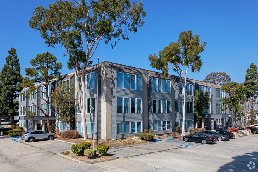 2501 Cherry Ave, Signal Hill, CA en alquiler - Foto del edificio - Imagen 1 de 10