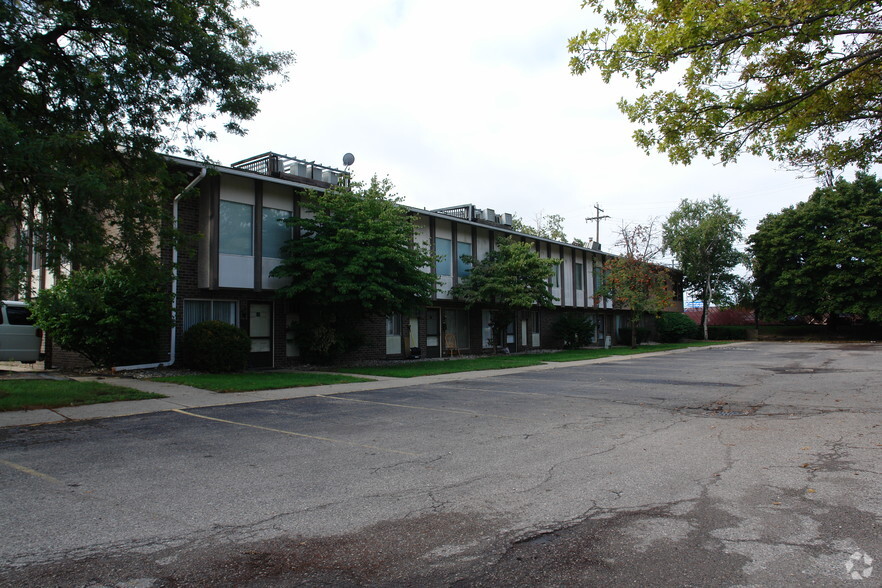 609 E Jolly Rd, Lansing, MI en venta - Foto del edificio - Imagen 2 de 12