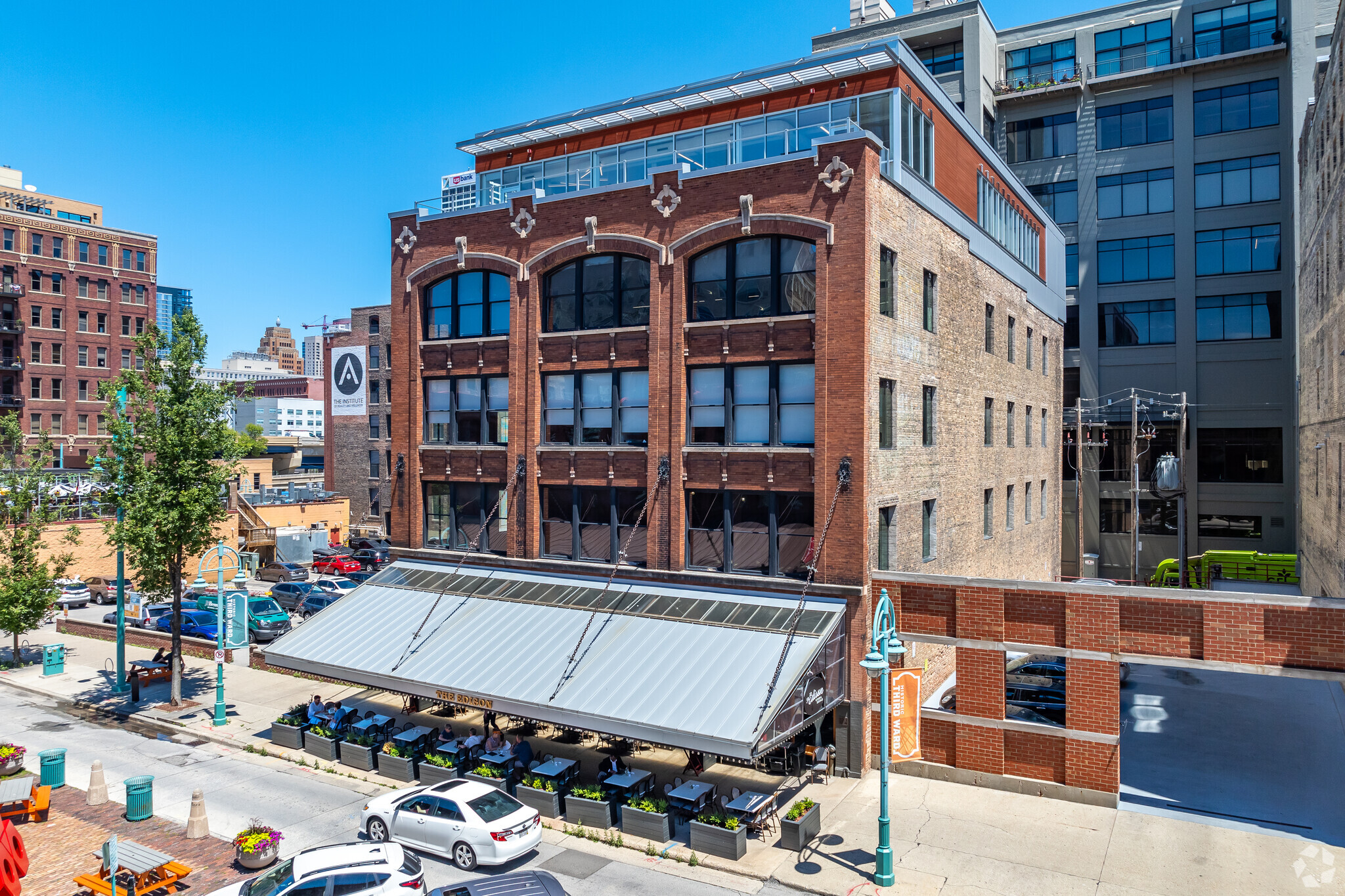 322 N Broadway, Milwaukee, WI en alquiler Foto del edificio- Imagen 1 de 17