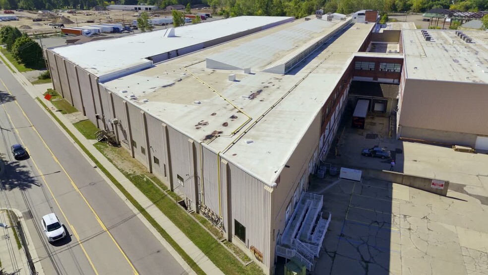 2100 S Washington Ave, Lansing, MI en alquiler - Vídeo de anuncio comercial - Imagen 3 de 12