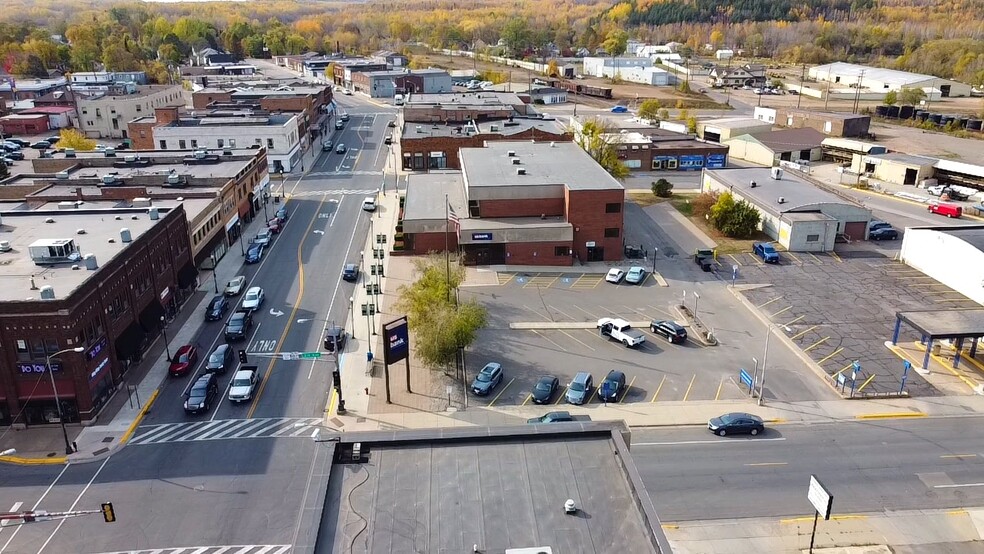 211 E Howard St, Hibbing, MN en alquiler - Foto del edificio - Imagen 3 de 8