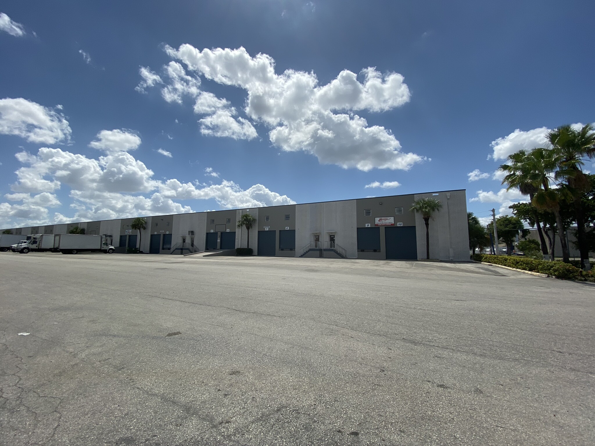 8740-8890 NW 102nd St, Medley, FL en alquiler Foto del edificio- Imagen 1 de 5