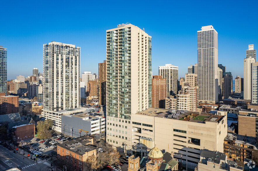 1030 N Clark St, Chicago, IL en alquiler - Foto del edificio - Imagen 1 de 4