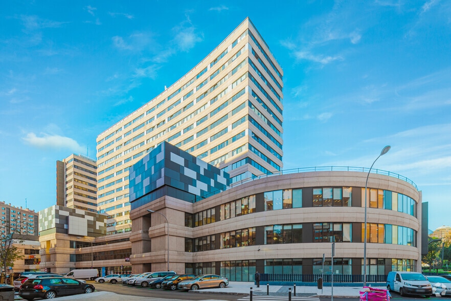 Calle de Juan Esplandiú, 11-13, Madrid, Madrid en alquiler - Foto del edificio - Imagen 2 de 4