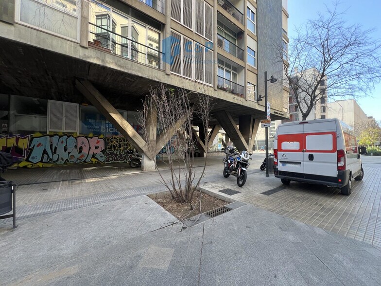 Local en Barcelona, Barcelona en alquiler - Foto del edificio - Imagen 2 de 5