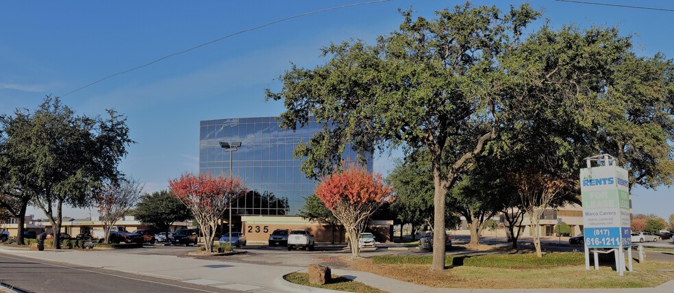 235 NE Loop 820, Hurst, TX en alquiler - Foto del edificio - Imagen 3 de 14