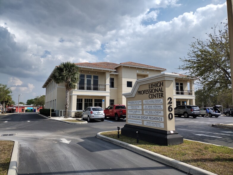 260 Beth Stacey Blvd, Lehigh Acres, FL en alquiler - Foto del edificio - Imagen 1 de 10