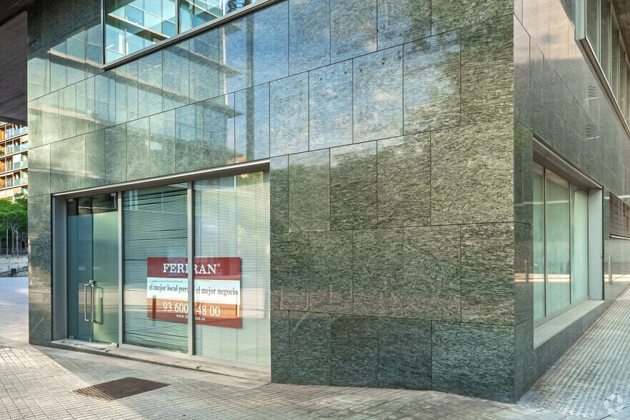 Local en Barcelona, Barcelona en alquiler - Foto del edificio - Imagen 1 de 2