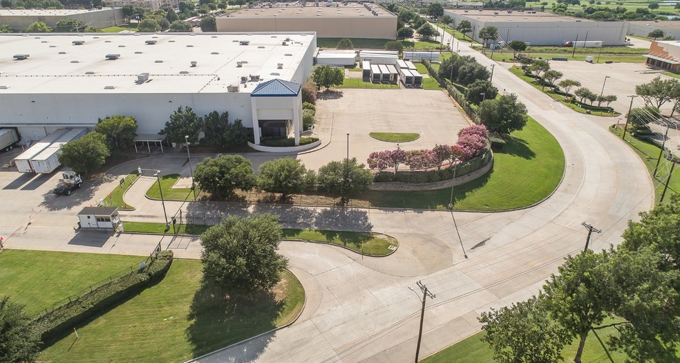 1011 Isuzu Pky, Grand Prairie, TX en alquiler - Foto del edificio - Imagen 2 de 9