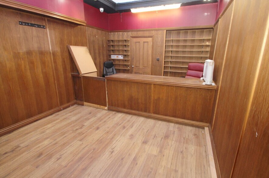 8-16 Broomknoll St, Airdrie en venta - Foto del edificio - Imagen 2 de 9