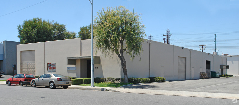 15321-15323 Texaco Ave, Paramount, CA en alquiler - Foto del edificio - Imagen 3 de 5