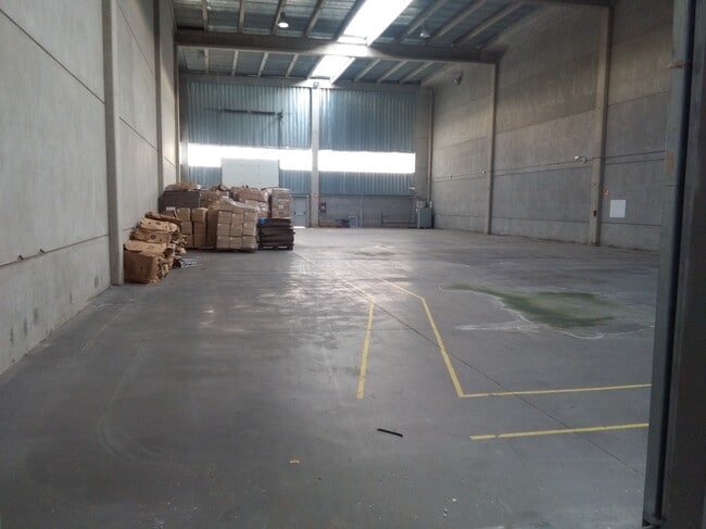 Más detalles de Avenida Europa, 5, Fontanar - Nave en venta