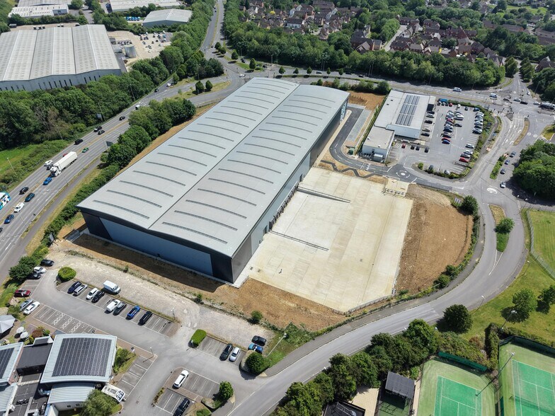 100 Latham Rd, Swindon en alquiler - Foto del edificio - Imagen 2 de 13