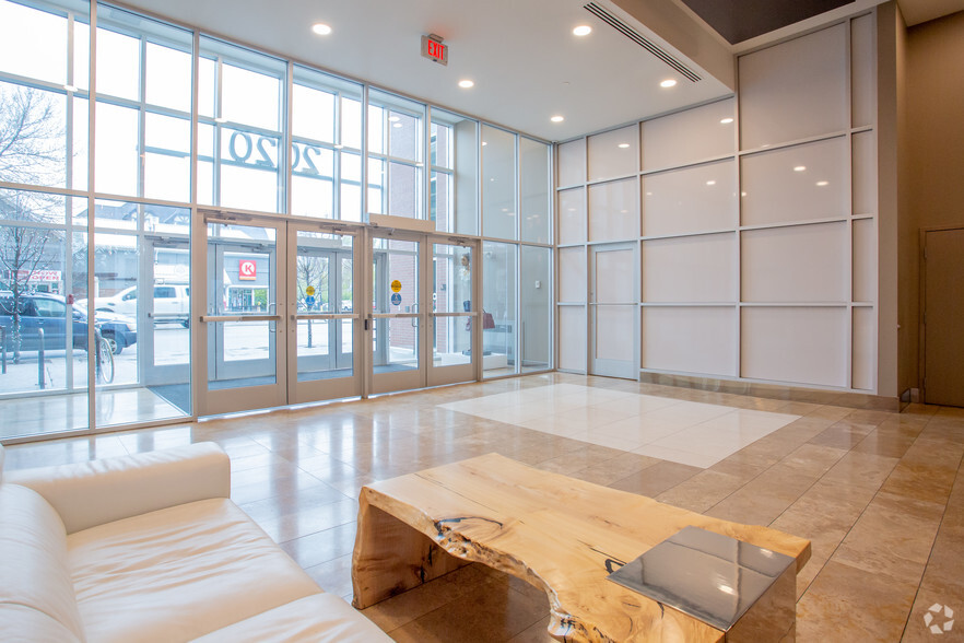 2020 4th St SW, Calgary, AB en alquiler - Lobby - Imagen 3 de 9