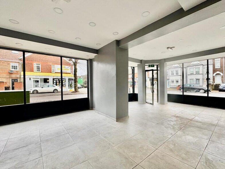139 High Street North, Dunstable en venta - Foto del interior - Imagen 3 de 5