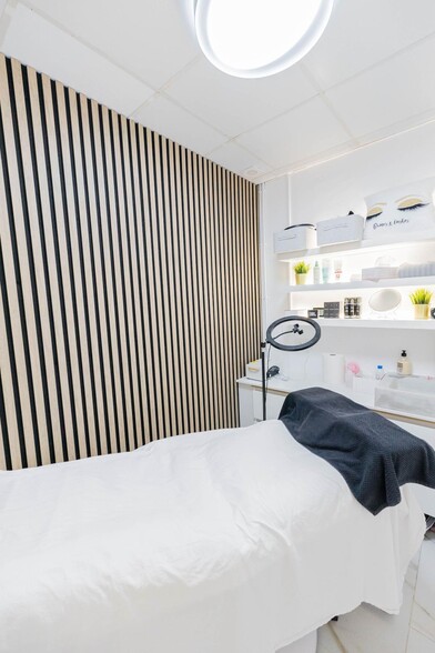 Local en Fuengirola, Málaga en alquiler - Foto del edificio - Imagen 3 de 22