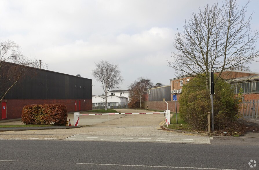 Old Brighton Rd, Lowfield Heath en alquiler - Foto del edificio - Imagen 3 de 5