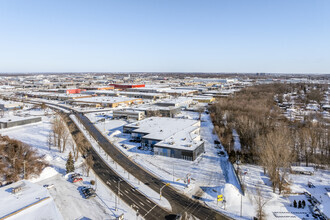 2511-2529 Boul Le Corbusier, Laval, QC - VISTA AÉREA  vista de mapa