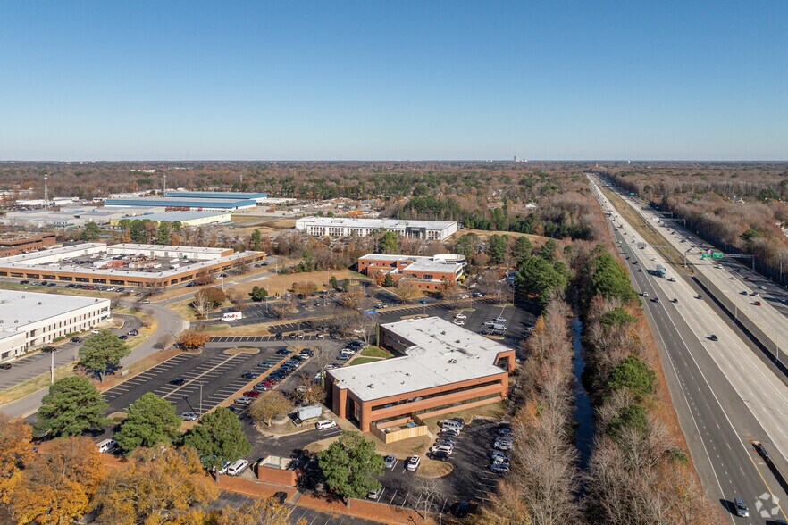 840 Greenbrier Cir, Chesapeake, VA en alquiler - Vista aérea - Imagen 2 de 25