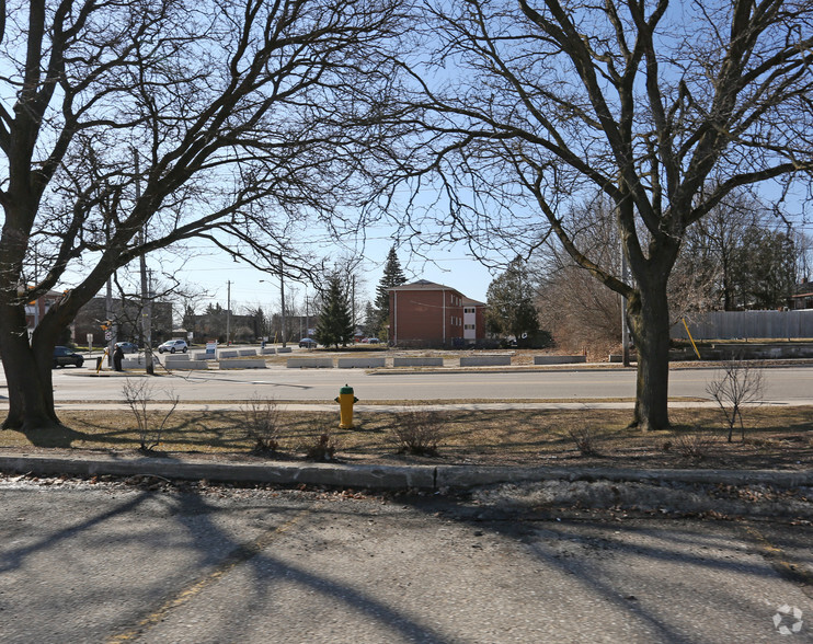 324 Speedvale Ave E, Guelph, ON en alquiler - Foto del edificio - Imagen 3 de 3