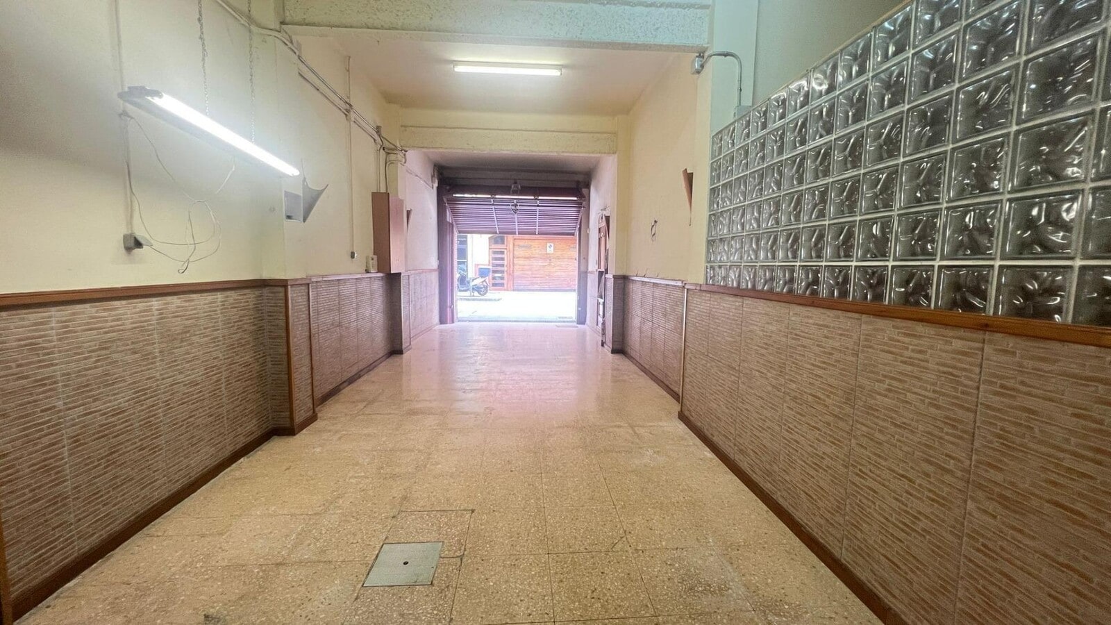 Santa Coloma de Gramenet, BAR 08921 -  -  - Foto del interior - Image 2 of 12