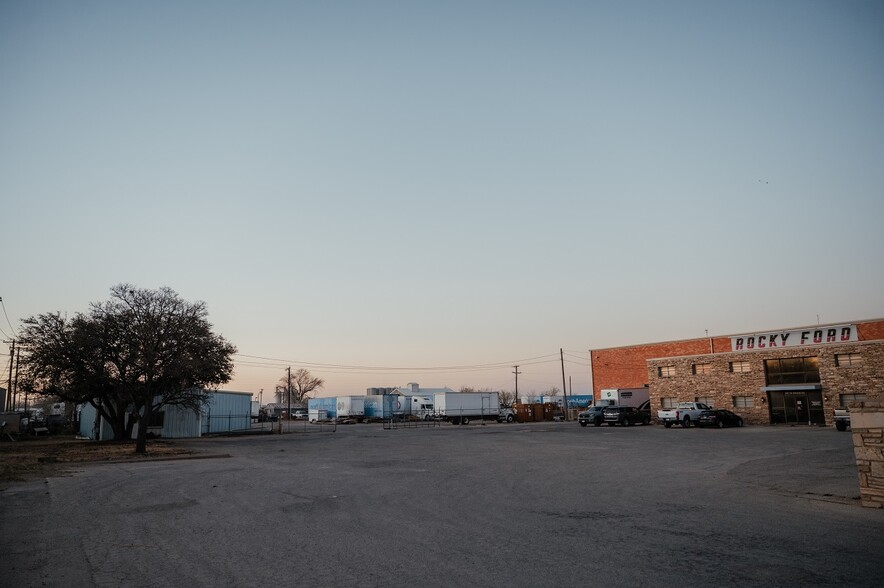 3411 W Industrial Ave, Midland, TX en venta - Foto del edificio - Imagen 2 de 10