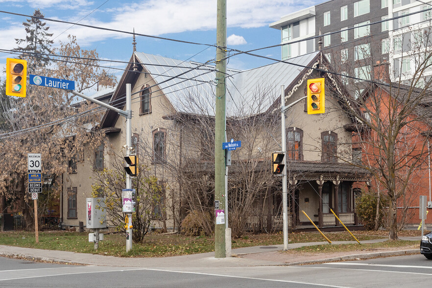 245 Laurier Av E, Ottawa, ON en venta - Foto del edificio - Imagen 3 de 9