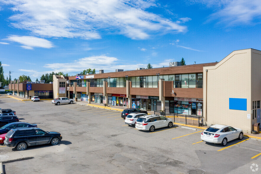 523 Woodpark Blvd SW, Calgary, AB en alquiler - Foto del edificio - Imagen 1 de 4