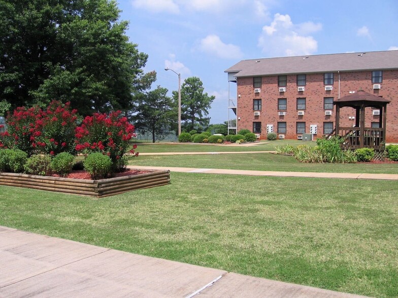 100 Village Sq, Russellville, AL en venta - Foto del edificio - Imagen 2 de 16