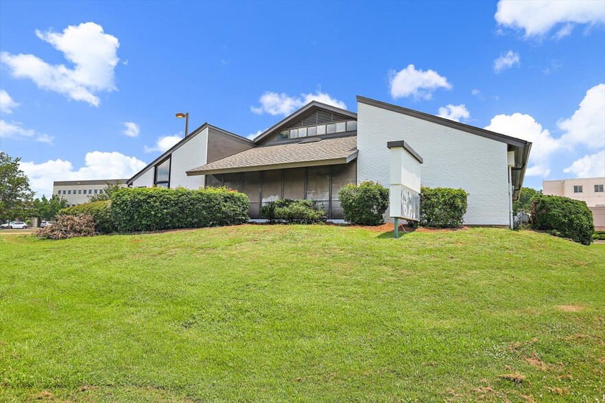 1038 River Oaks Dr, Flowood, MS en alquiler - Foto del edificio - Imagen 2 de 5