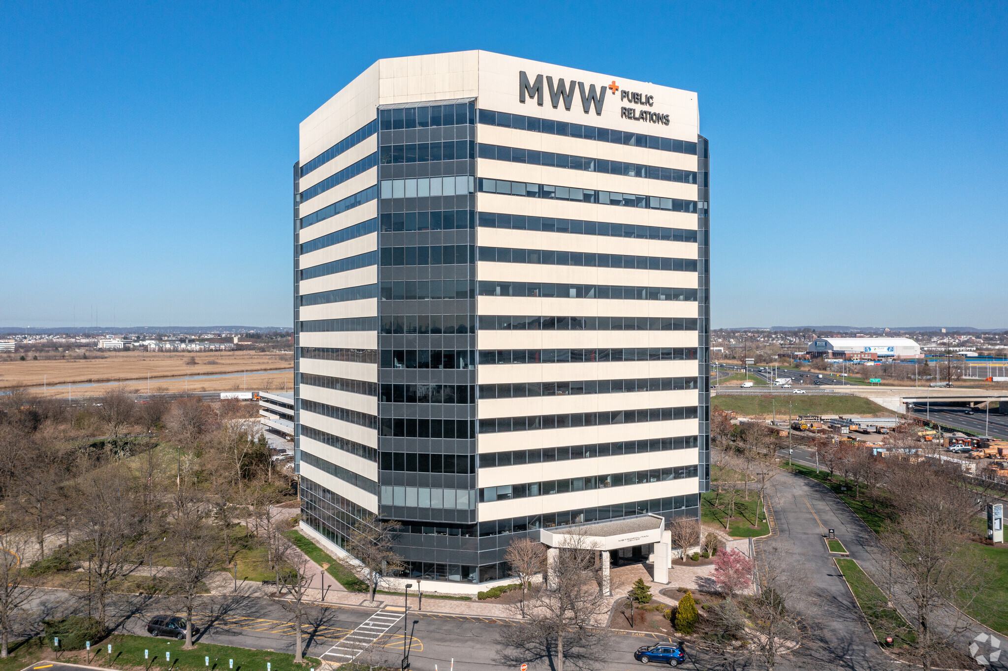 1 Meadowlands Plz, East Rutherford, NJ en alquiler Foto del edificio- Imagen 1 de 5