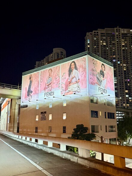 111 SW 3rd St, Miami, FL en alquiler - Foto del edificio - Imagen 2 de 24