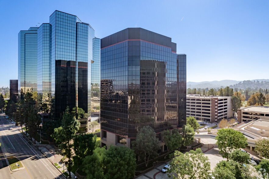 21800 Oxnard St, Woodland Hills, CA en alquiler - Foto del edificio - Imagen 3 de 13