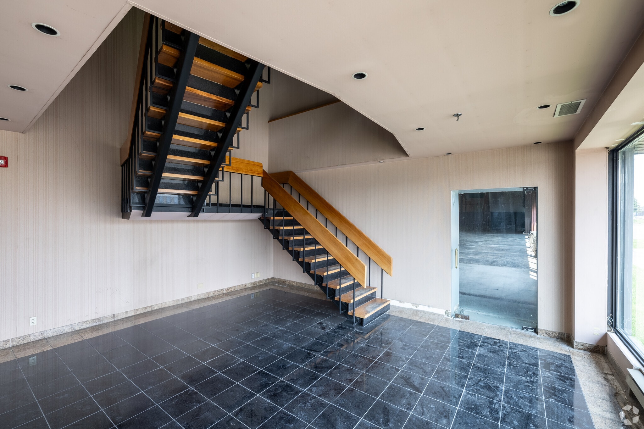 2000 Rue Halpern, Montréal, QC en alquiler Foto del interior- Imagen 1 de 11