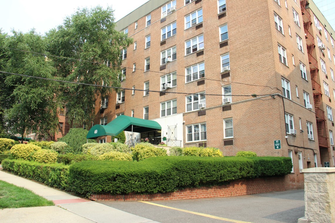 40 Barker Ave, White Plains, NY en alquiler Foto del edificio- Imagen 1 de 11