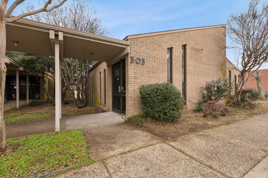 303 N Ridgeway Dr, Cleburne, TX en venta - Foto del edificio - Imagen 2 de 18