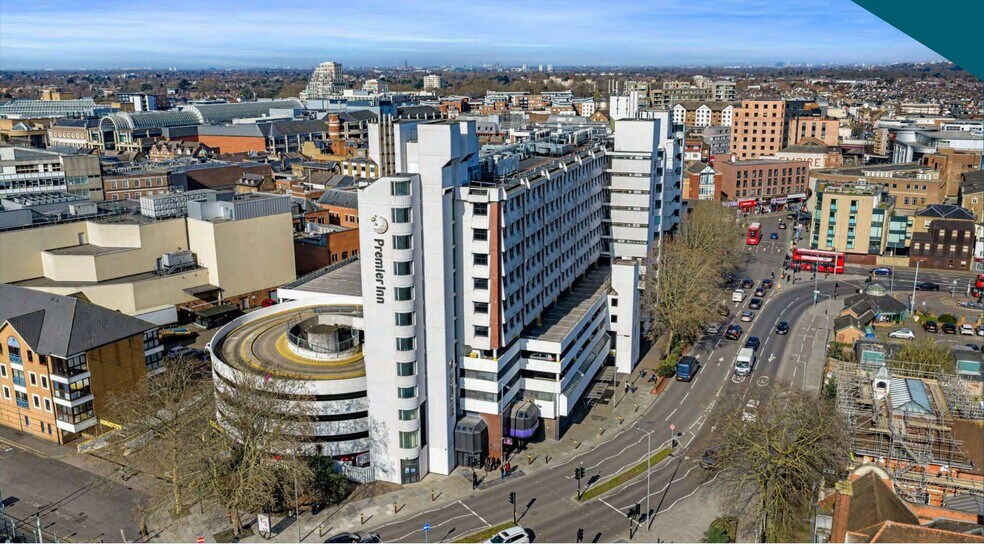 15 Wheatfield Way, Kingston Upon Thames en venta - Foto del edificio - Imagen 2 de 12