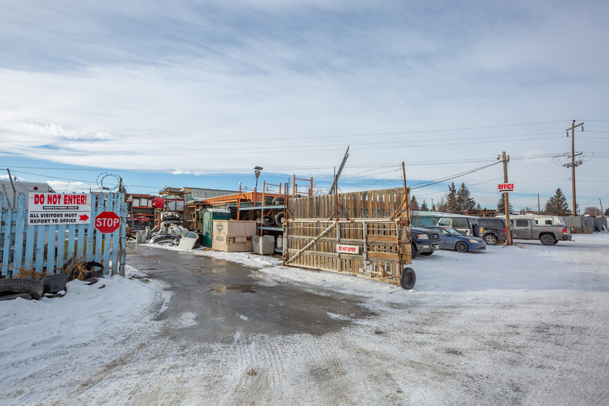 4215 35 St SE, Calgary, AB en alquiler - Foto de la construcción - Imagen 1 de 1