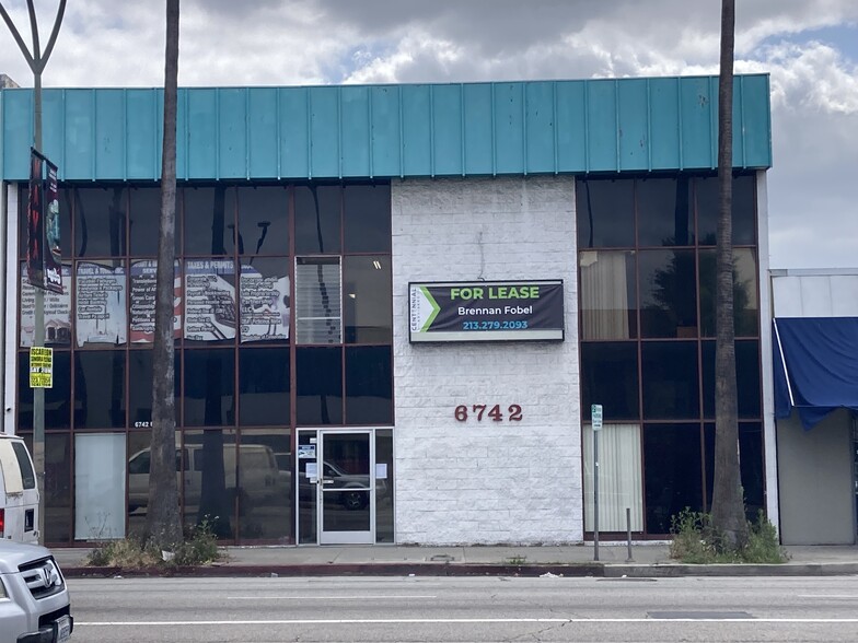 6742 Van Nuys Blvd, Van Nuys, CA en alquiler - Foto del edificio - Imagen 2 de 13