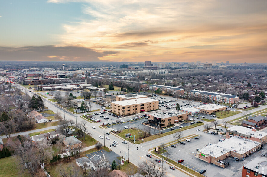 1S224 Summit Ave, Oakbrook Terrace, IL en alquiler - Vista aérea - Imagen 3 de 6