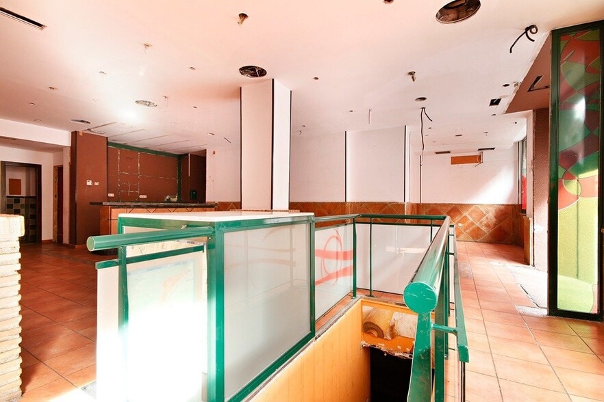 Local en Granada en venta - Foto del interior - Imagen 2 de 20