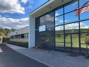 136 Shelding Dr, Delaware Water Gap, PA en alquiler Foto del edificio- Imagen 2 de 4