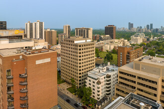 45 St Clair Ave W, Toronto, ON - VISTA AÉREA  vista de mapa