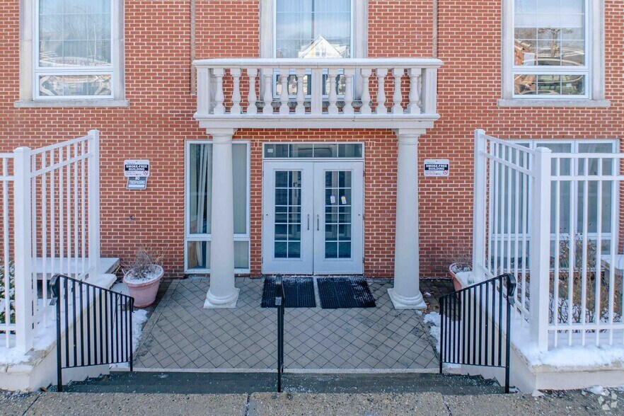 2464 Massachusetts Ave, Cambridge, MA en alquiler - Foto del edificio - Imagen 3 de 5