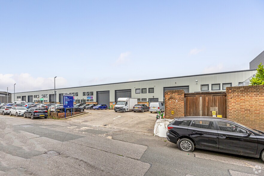 Alliance Rd, London en alquiler - Foto del edificio - Imagen 2 de 3