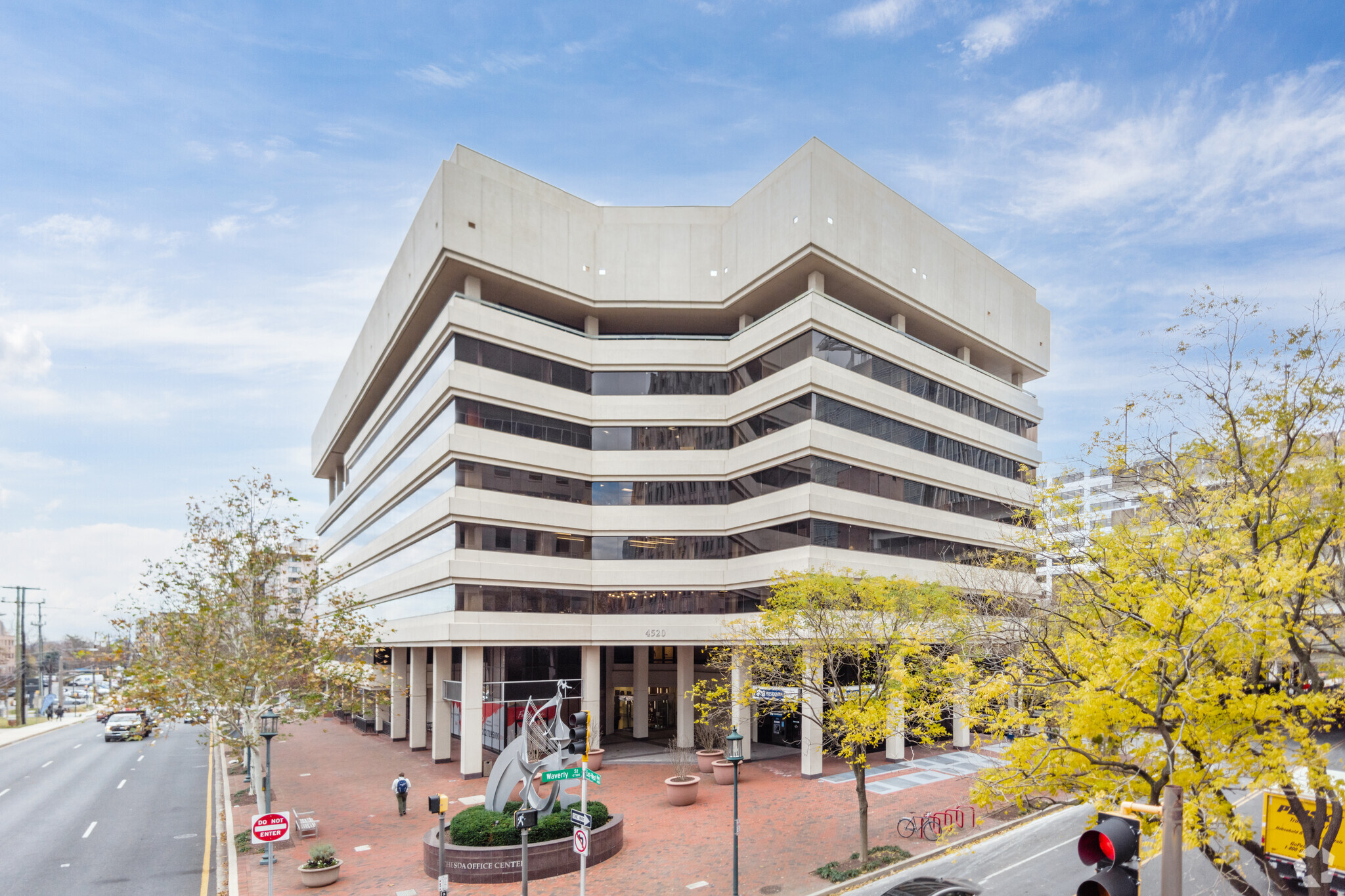 4520 East West Hwy, Bethesda, MD en alquiler Foto del edificio- Imagen 1 de 23