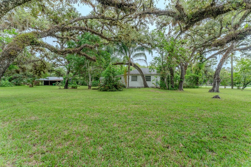 351 Hickpochee Ave, Labelle, FL en venta - Foto del edificio - Imagen 3 de 18