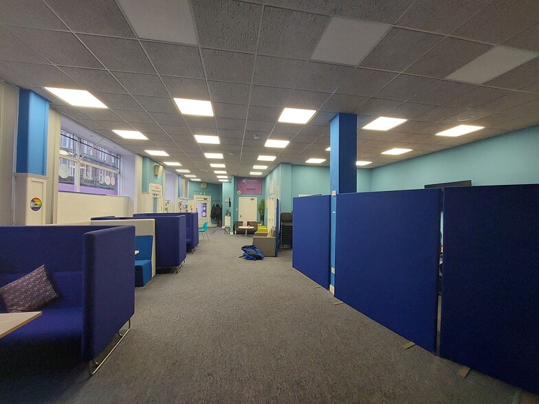 3-9 John Finnie St, Kilmarnock en alquiler - Foto del edificio - Imagen 2 de 5